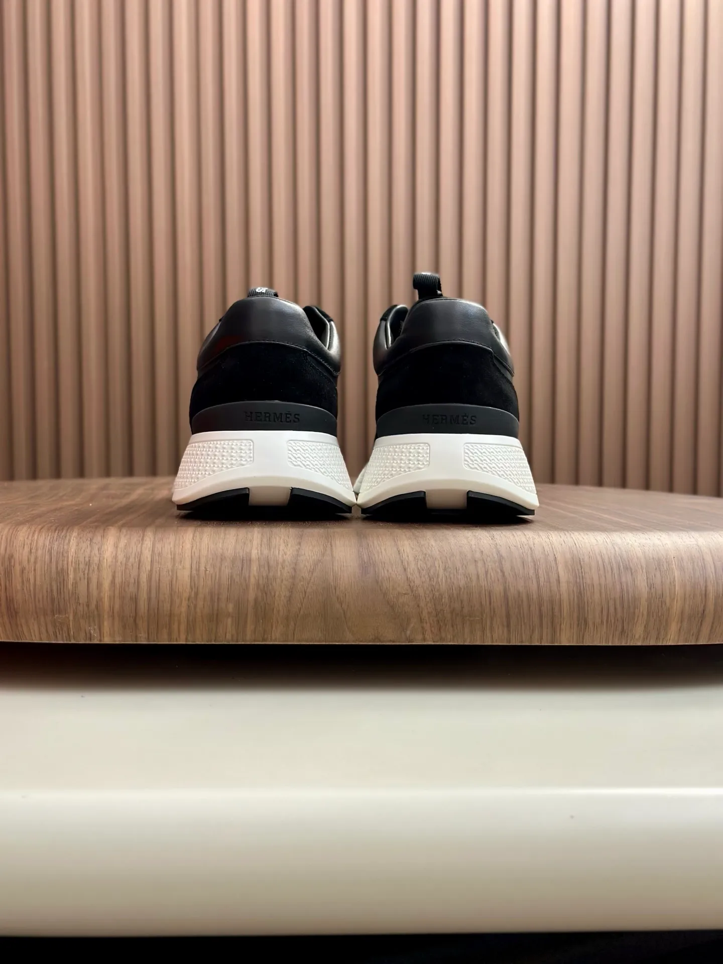 [HERMES] Hermès men's shoes 💰840💰 - High-end quality original order - Upper: 🔝 tumbled calfskin, brand canvas cloth, shoe body sewn with ´H´ pattern - Lining: water-dyed cowhide - Outsole: ultra-light T men's shoes 💰U foam rubber; two-color molded outsole - Ultra-high quality control, fine workmanship: highlighted (high-end, luxury, grade) -Size :39-44 (38, 45, can be customized)